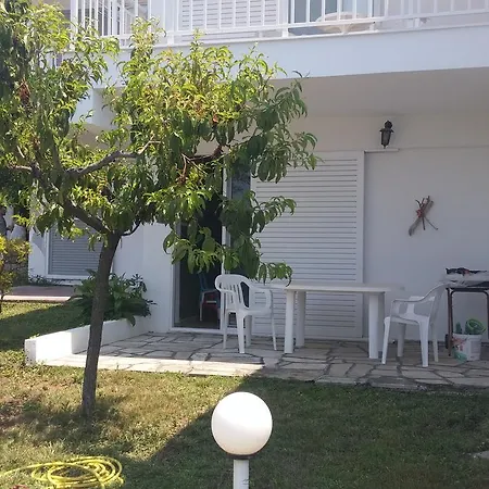 Luxury Sea Front House Dom wakacyjny Gerakini